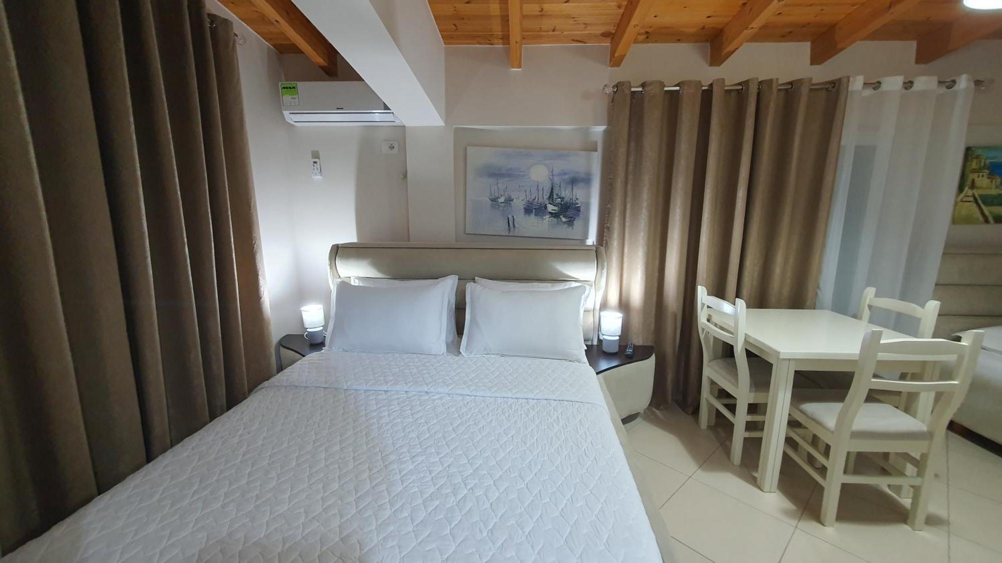 Alvin & Hotell Sarandë
