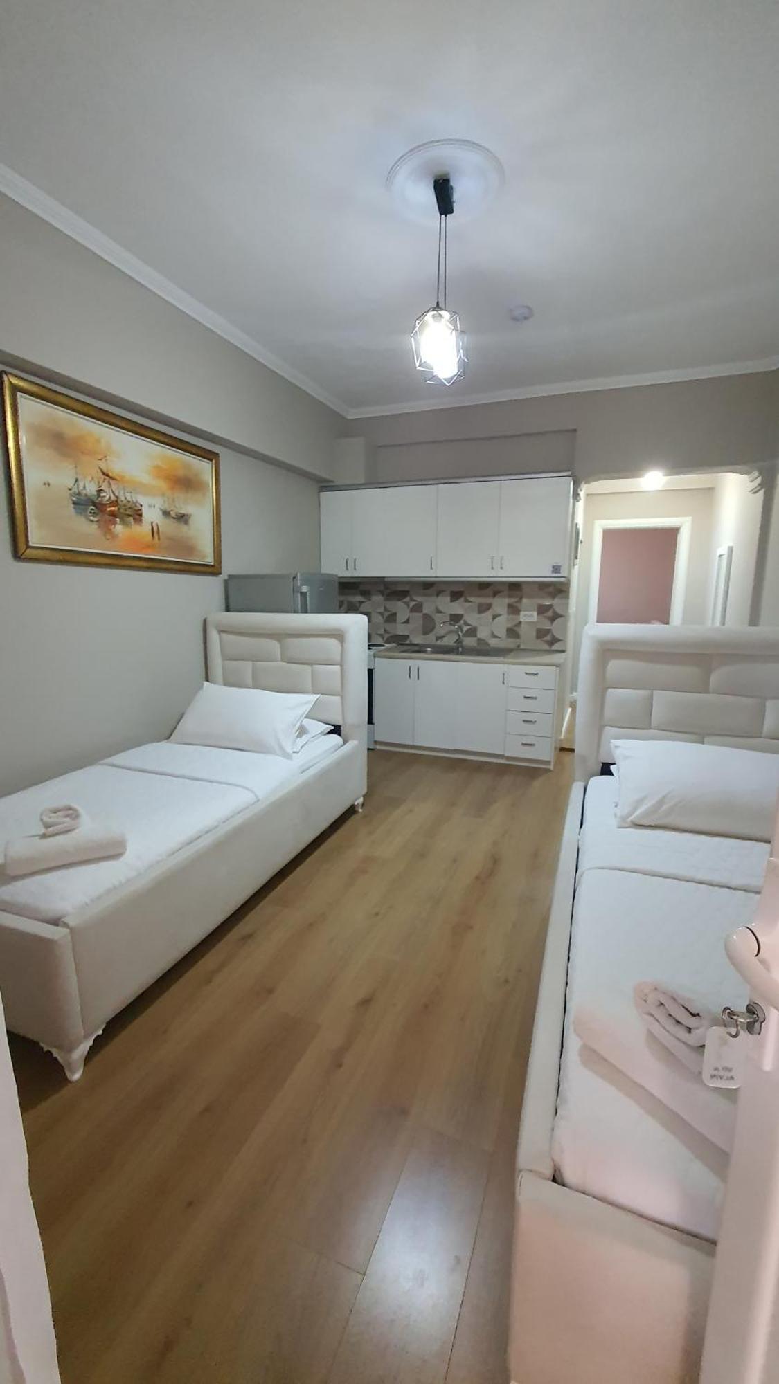 Alvin & Hotell Sarandë