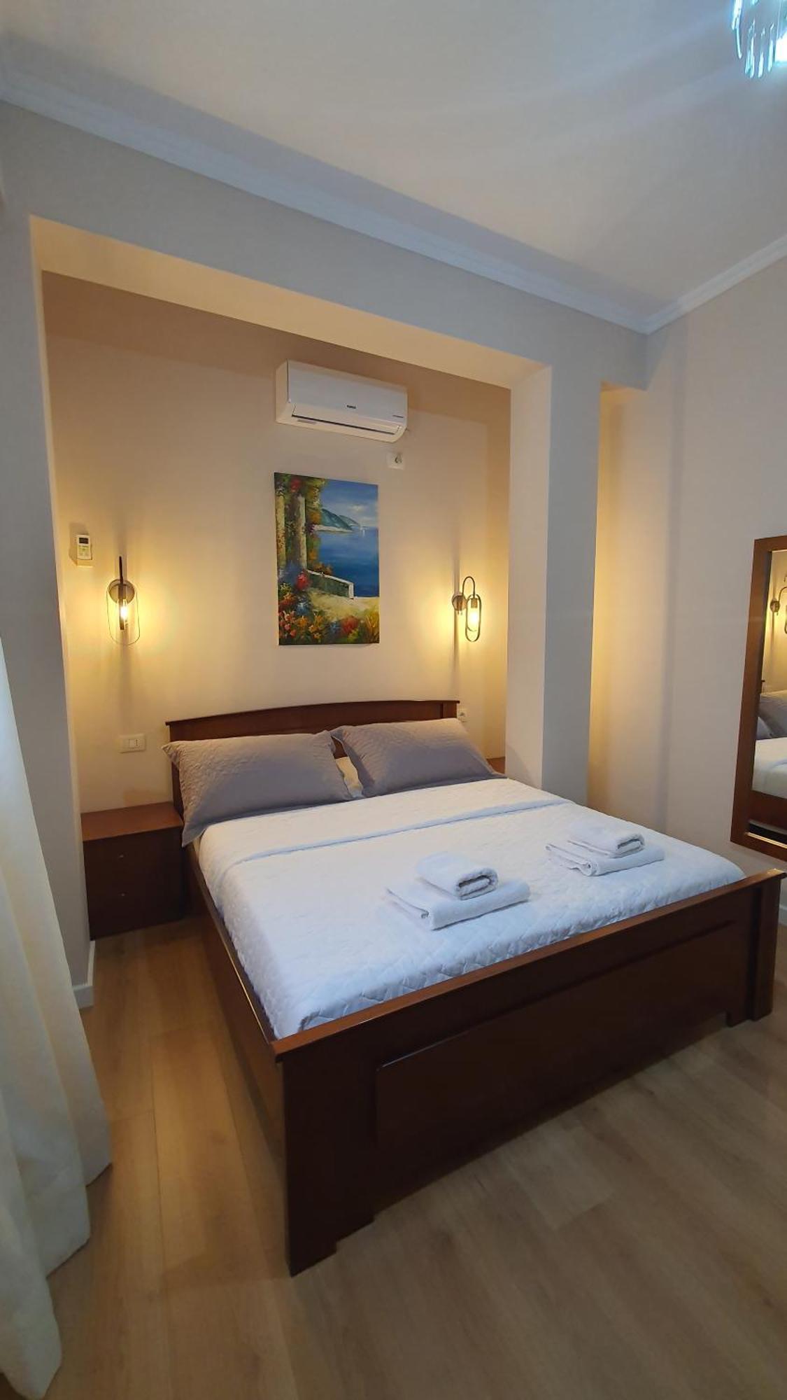 Alvin & Hotell Sarandë
