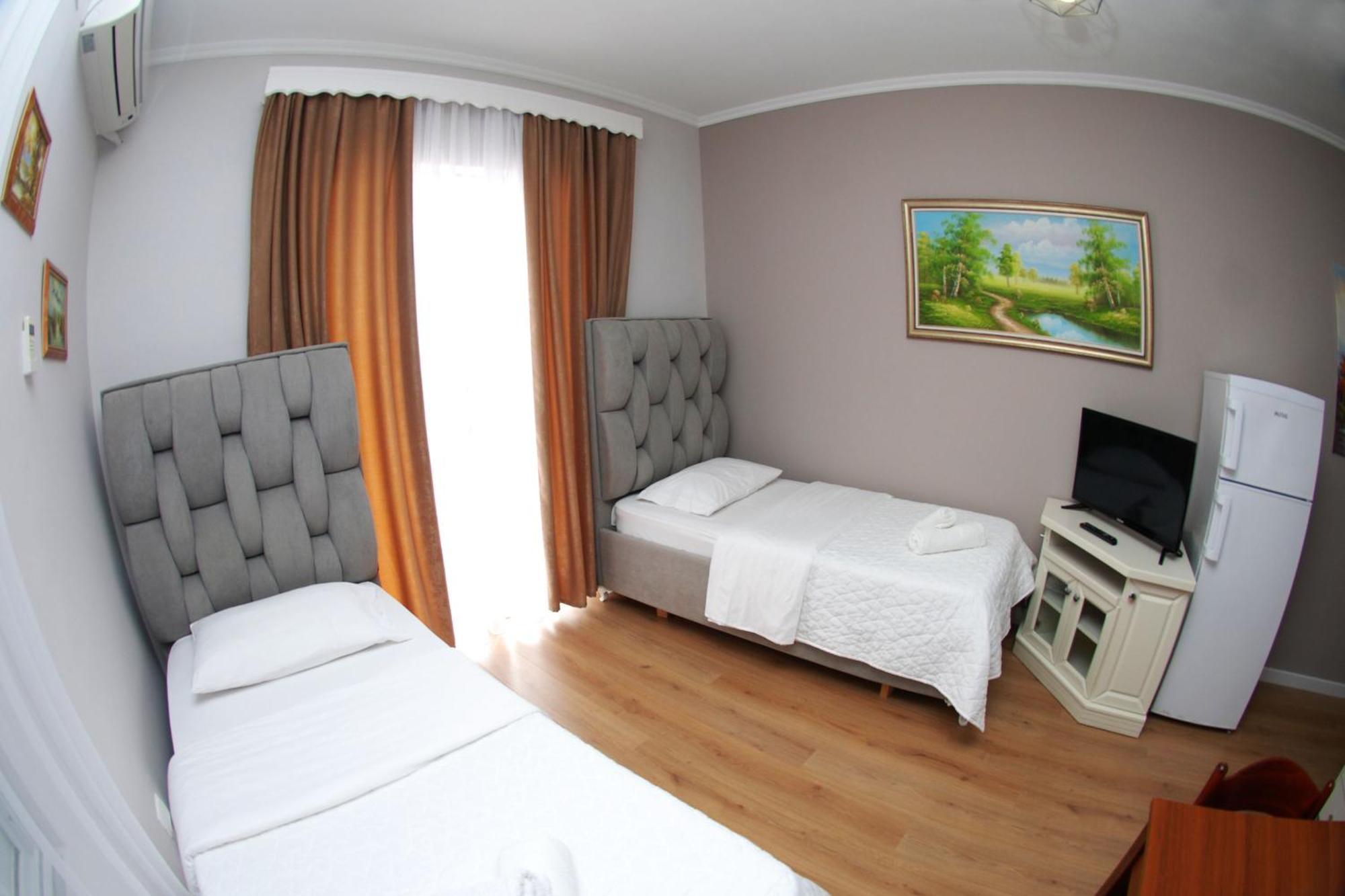 Alvin & Sarandë