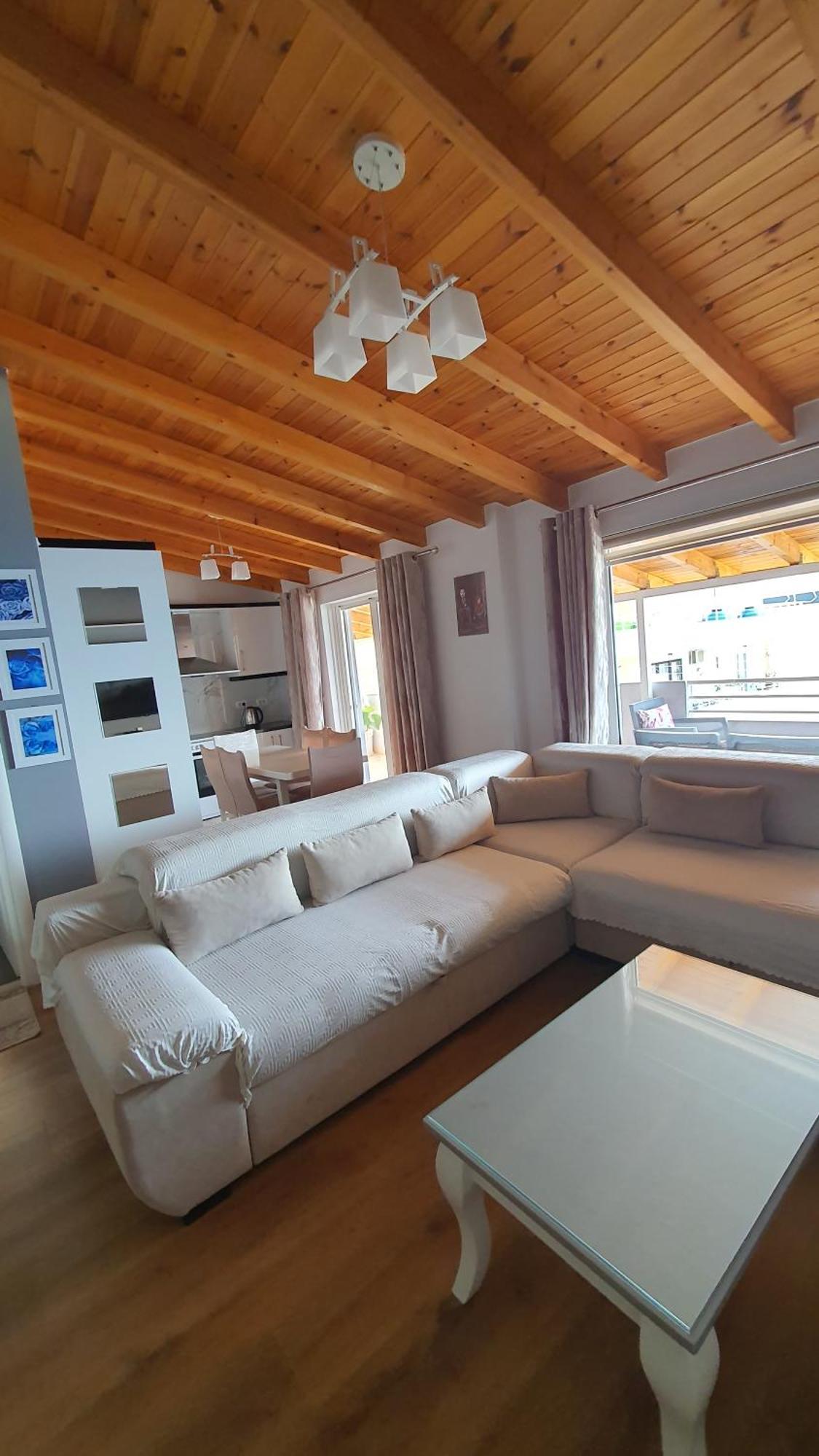 Alvin & Sarandë