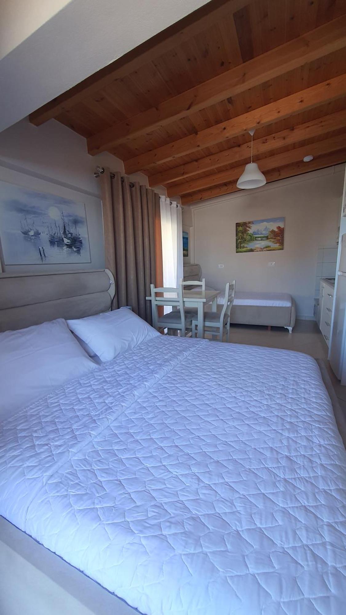 Alvin & 2* Sarandë