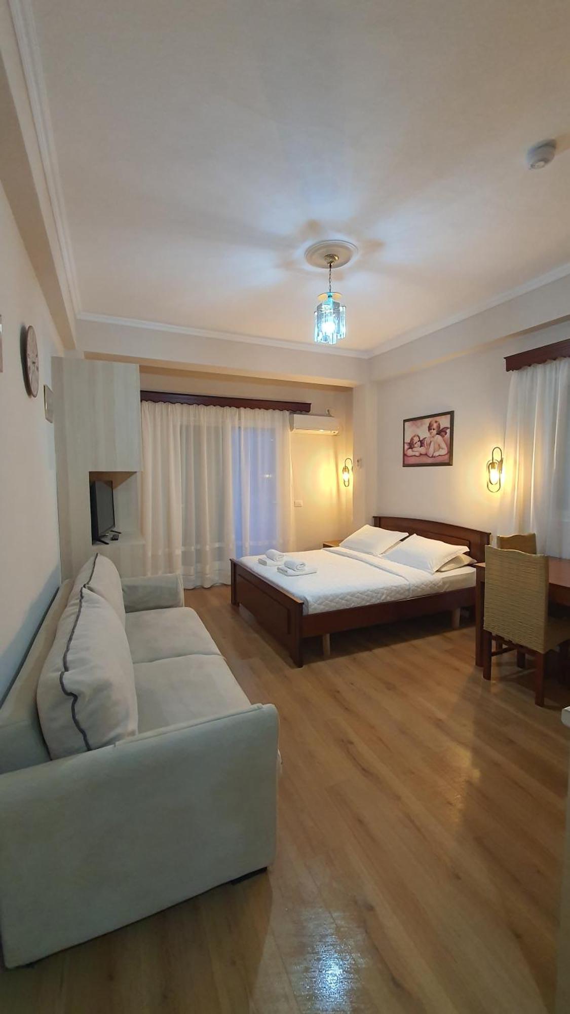 Alvin & Sarandë