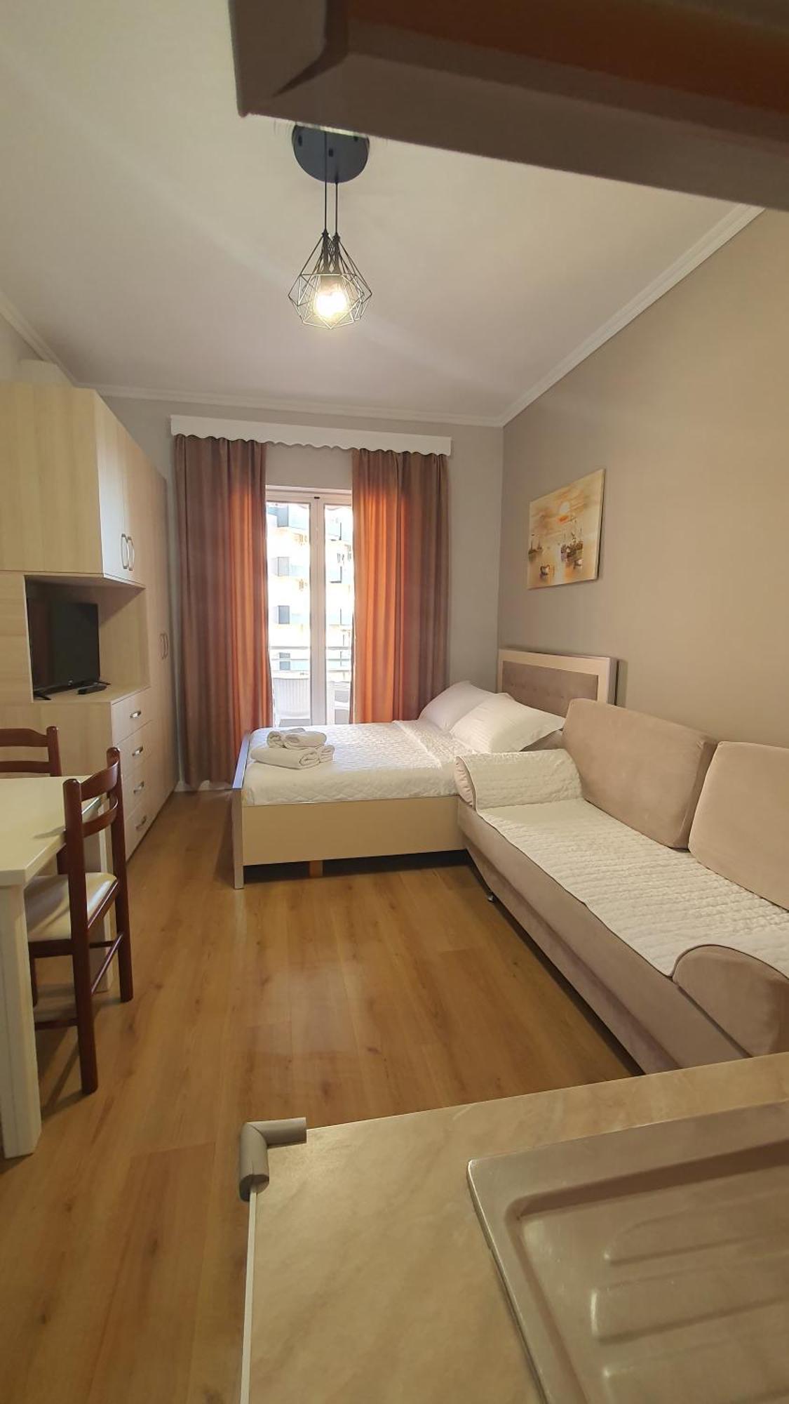 Alvin & 2* Sarandë