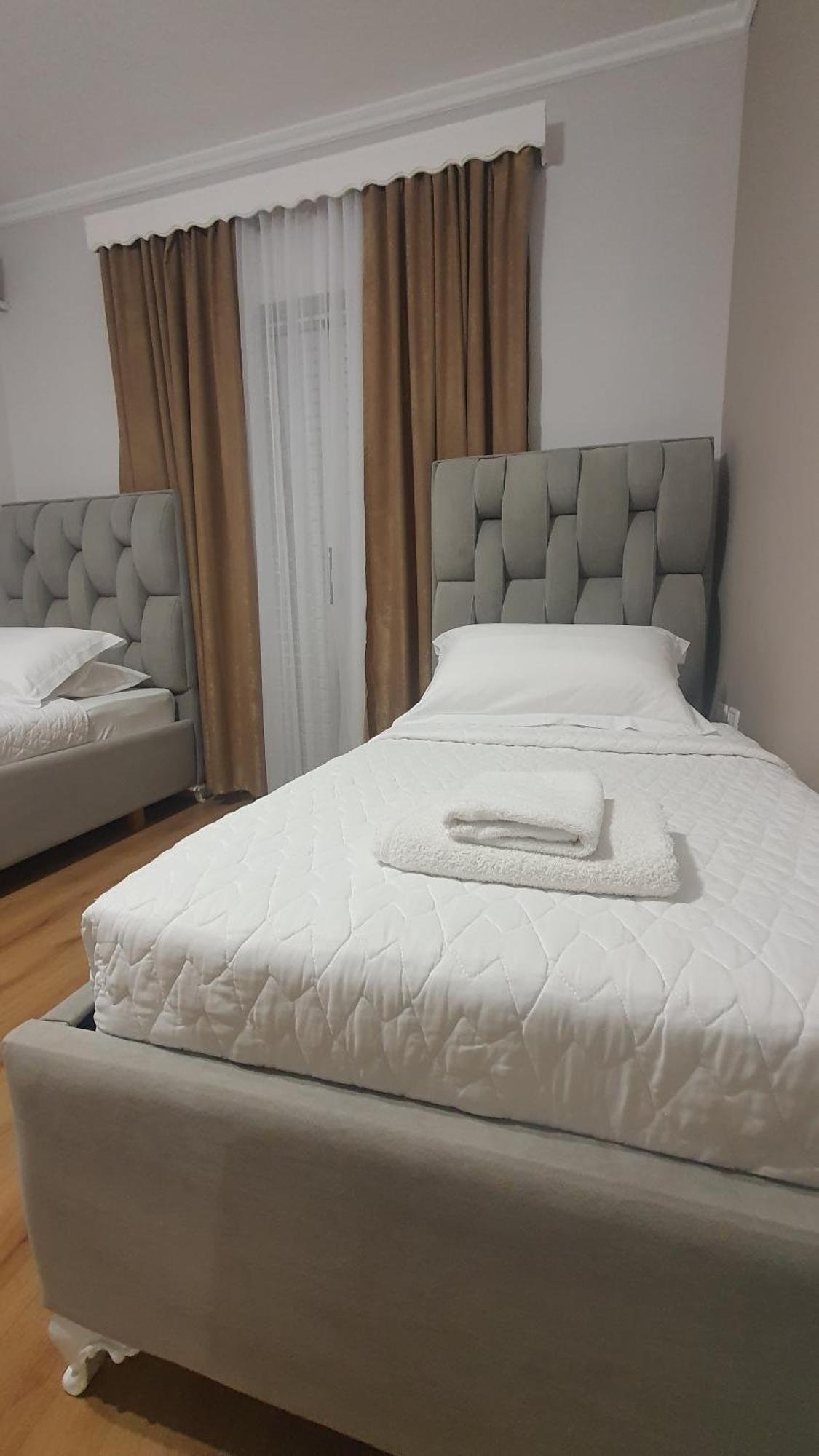 Alvin & Sarandë