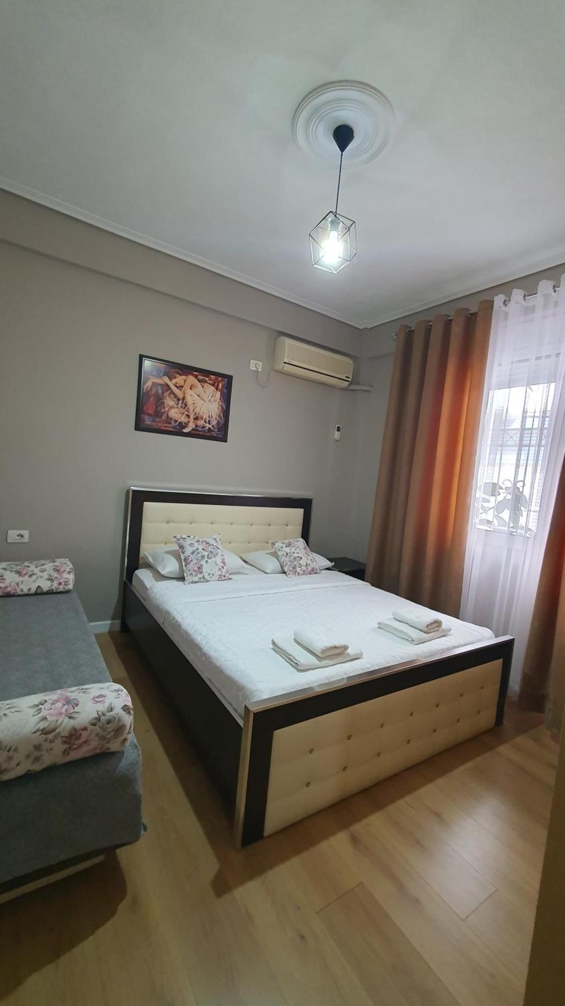 Alvin & 2* Sarandë